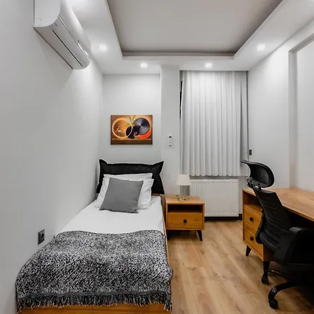 Modern Flat W Patio And Garden 5 Min To Lara Beach Appartement *