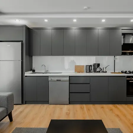 Modern Flat W Patio And Garden 5 Min To Lara Beach *
