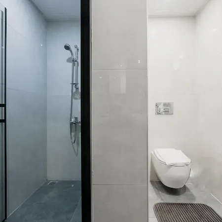 Modern Flat W Patio And Garden 5 Min To Lara Beach 아파트 *