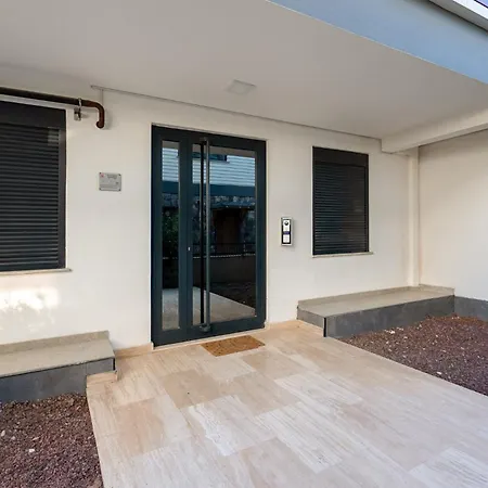 Appartement Modern Flat W Patio And Garden 5 Min To Lara Beach Antalya